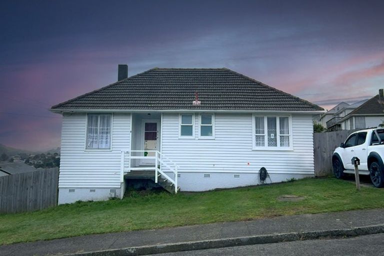 Photo of property in 4 Norfolk Grove, Cannons Creek, Porirua, 5024