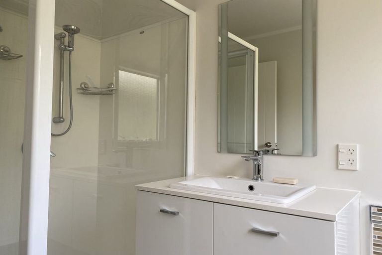 Photo of property in 8 Phillip Avenue, Glen Eden, Auckland, 0602