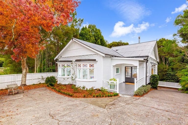 Photo of property in 262 Glengarry Road, Glen Eden, Auckland, 0602