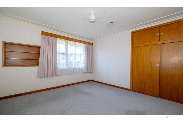 Photo of property in 1 Cashel Street, Waimate, 7924