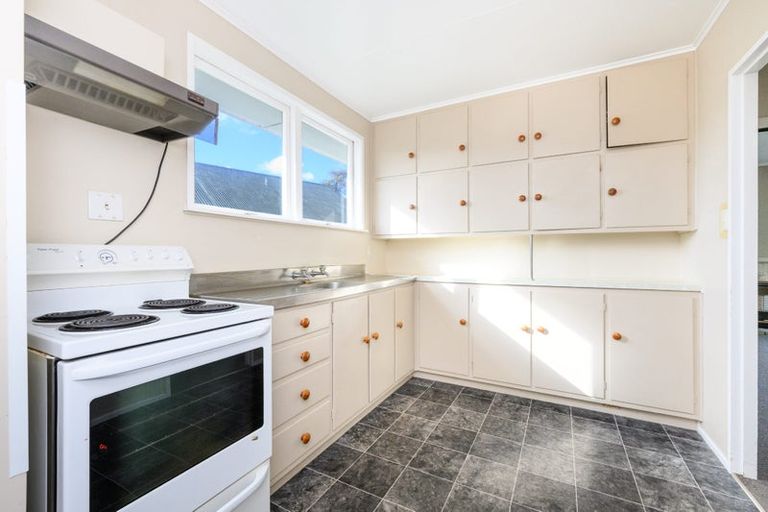 Photo of property in 98 Apollo Parade, Milson, Palmerston North, 4414