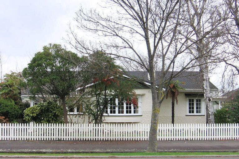 Photo of property in 20 Colombo Street, Hokowhitu, Palmerston North, 4410