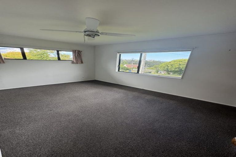Photo of property in 2/2 Aorangi Place, Birkenhead, Auckland, 0626