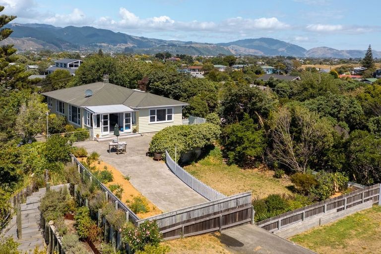 Photo of property in 23 Percival Road, Paraparaumu Beach, Paraparaumu, 5032
