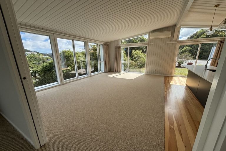 Photo of property in 42 Versailles Street, Karori, Wellington, 6012