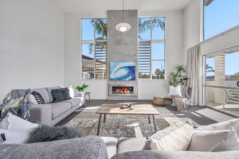 Photo of property in 15 Courtneys, West Harbour, Auckland, 0618