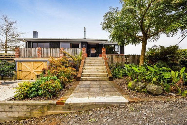 Photo of property in 8 Clearview Road, Lepperton, New Plymouth, 4373