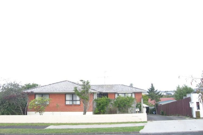 Photo of property in 2/4 Ellesmere Crescent, Pakuranga Heights, Auckland, 2010