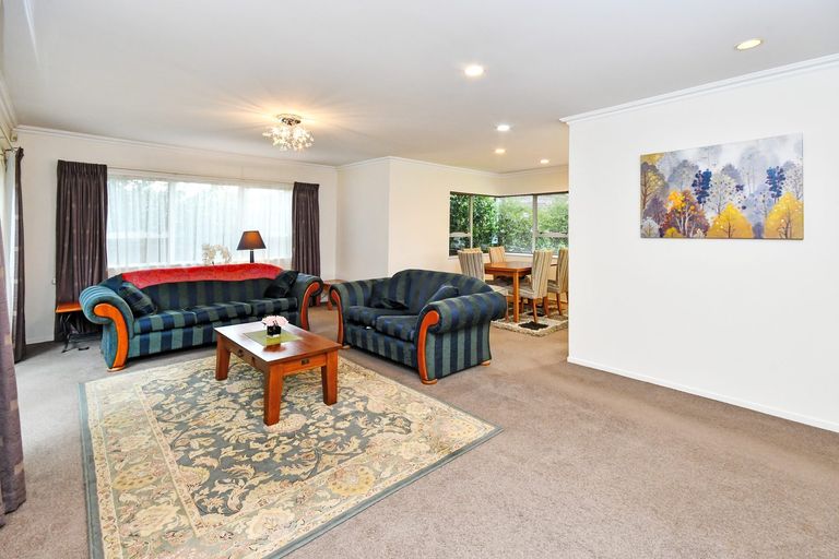 Photo of property in 15 Len Garlick Place, Pahurehure, Papakura, 2113