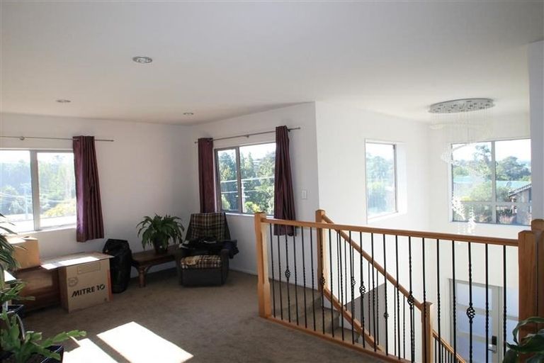 Photo of property in 36 Taipari Road, Te Atatu Peninsula, Auckland, 0610