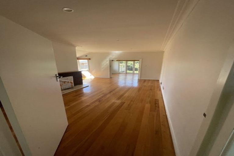 Photo of property in 23 Peverill Crescent, Papatoetoe, Auckland, 2025