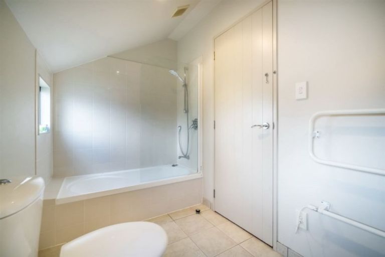 Photo of property in 1/48 Schnapper Rock Road, Schnapper Rock, Auckland, 0632