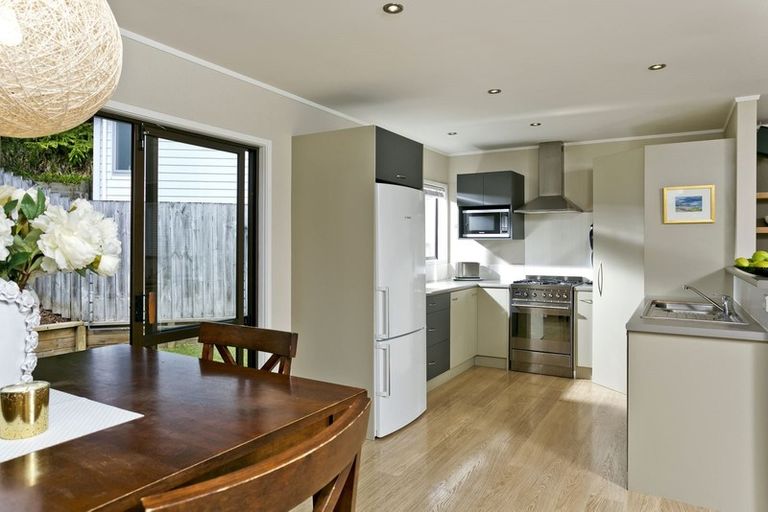 Photo of property in 11 Squirrel Lane, Browns Bay, Auckland, 0630