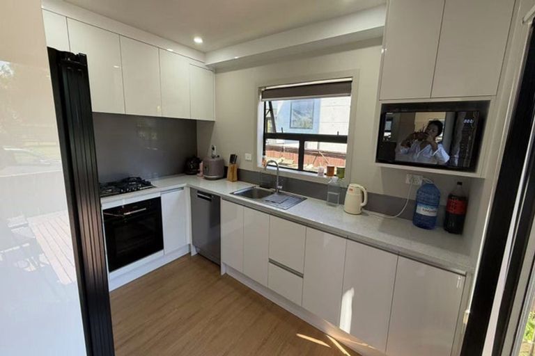 Photo of property in 89a Cascades Road, Pakuranga Heights, Auckland, 2010