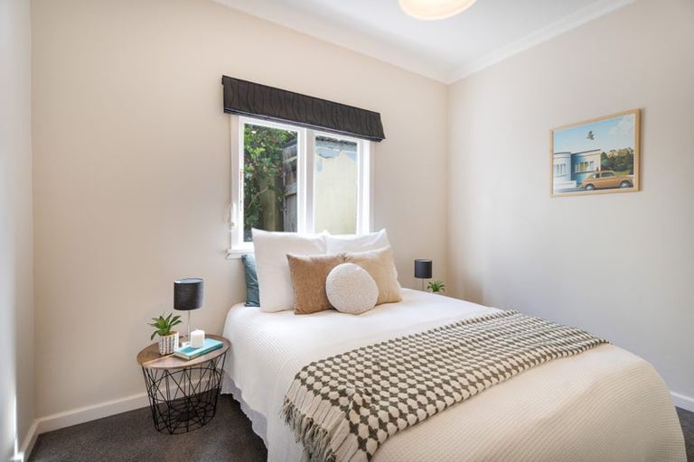 Photo of property in 34 Poto Road, Normandale, Lower Hutt, 5010