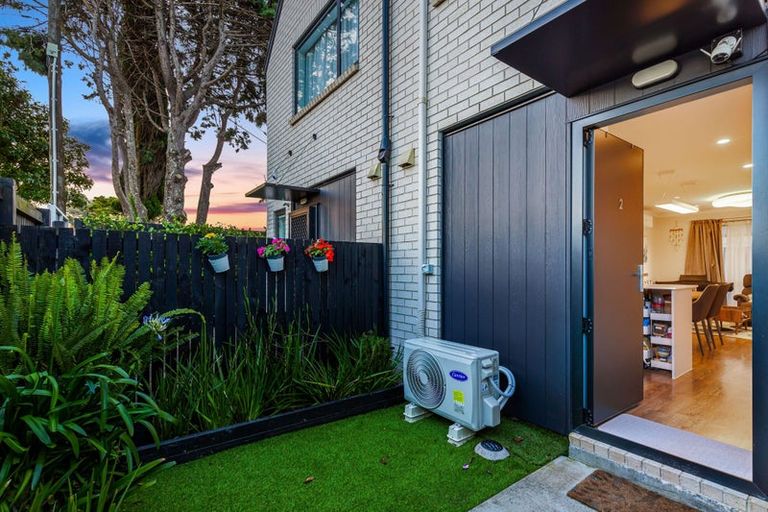 Photo of property in 2 Wharara Lane, Massey, Auckland, 0614