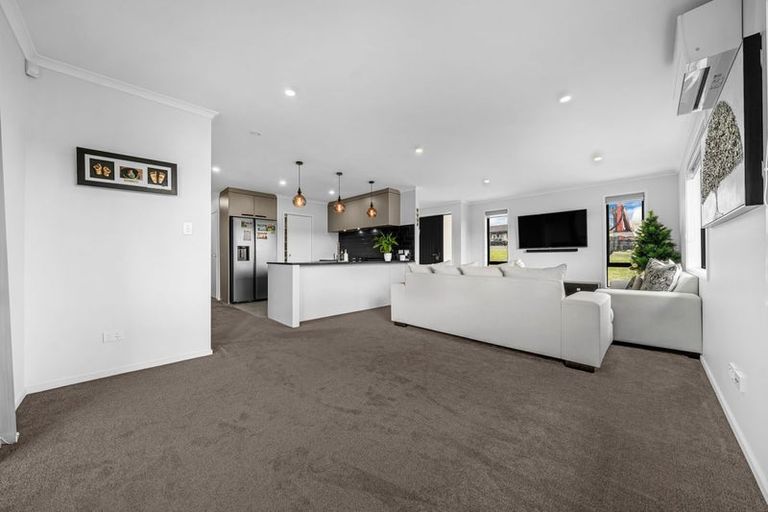 Photo of property in 33 Harry Richards Way, Pokeno, 2402