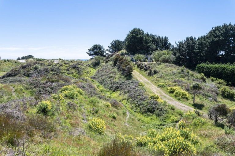 Photo of property in 18 Henham Lane, Waikawa Beach, Levin, 5573