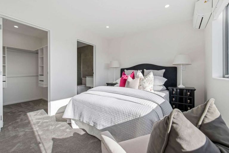 Photo of property in 7c Maroubra Place, Botany Downs, Auckland, 2010