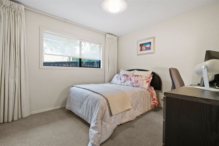 Photo of property in 2/12 Santa Monica Place, Goodwood Heights, Auckland, 2105