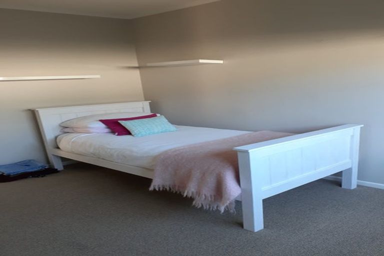 Photo of property in 10 Matuku Street, Heretaunga, Upper Hutt, 5018