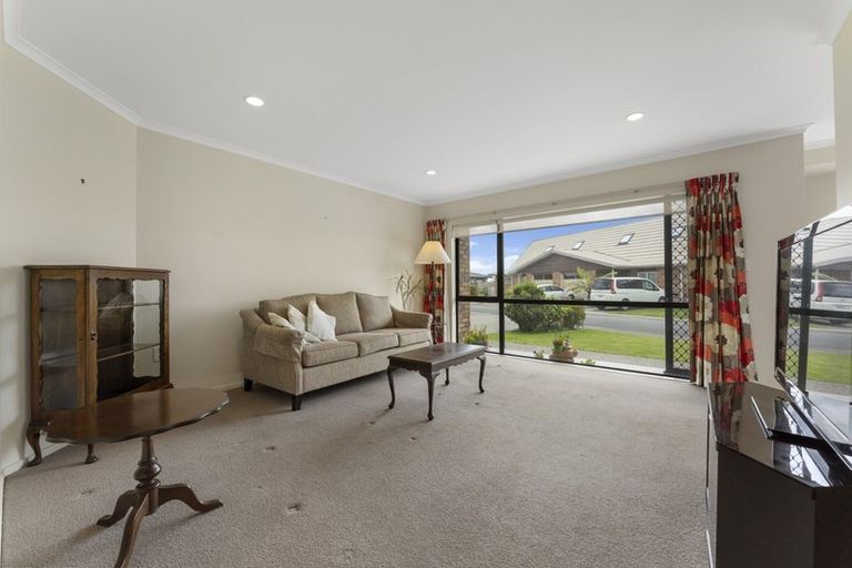 Photo of property in Rangeview Villas, 38/9 Fuller Close, Levin, 5510
