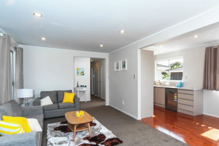 Photo of property in 71 Chartwell Avenue, Glenfield, Auckland, 0629