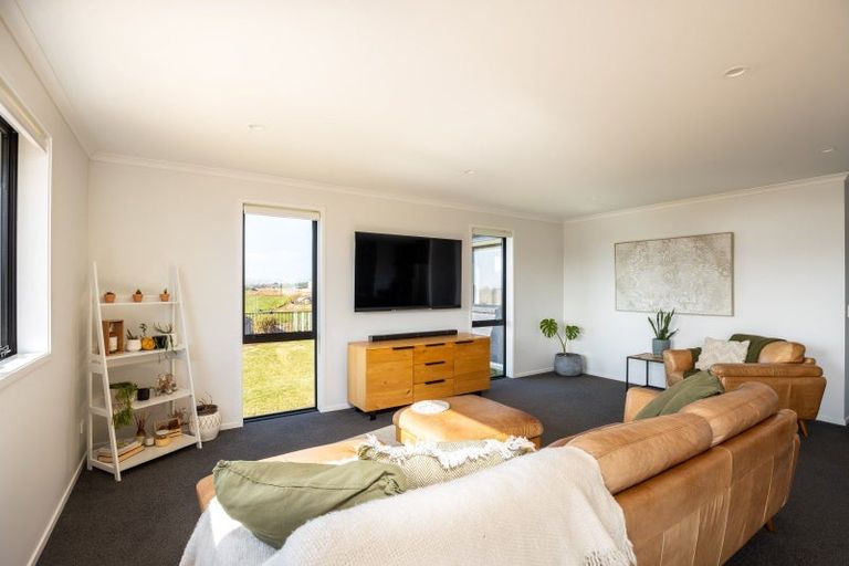 Photo of property in 3 Aheahea Way, Hurworth, New Plymouth, 4310