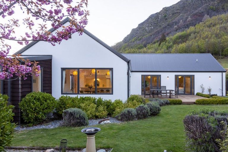 Photo of property in Butel Park, 30 Essex Avenue, Arrowtown, 9302