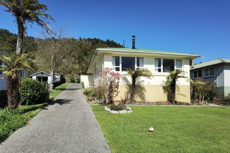 Photo of property in 19 Main Road, Harihari, 7884