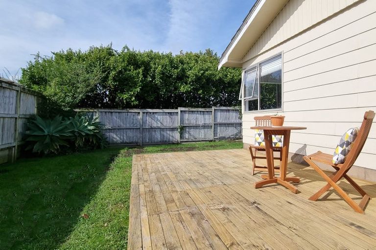 Photo of property in 3/100 Royal Road, Massey, Auckland, 0614