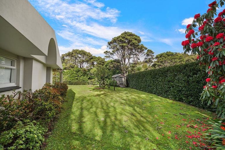 Photo of property in 9 Laingholm Drive, Laingholm, Auckland, 0604