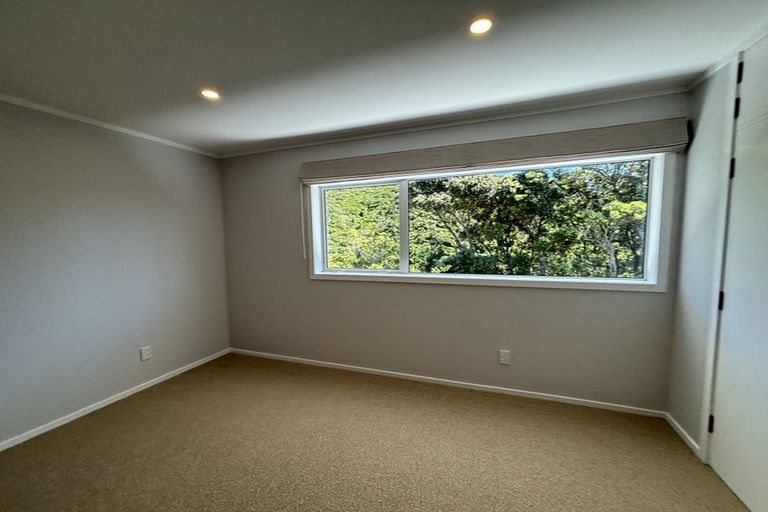 Photo of property in 42 Versailles Street, Karori, Wellington, 6012