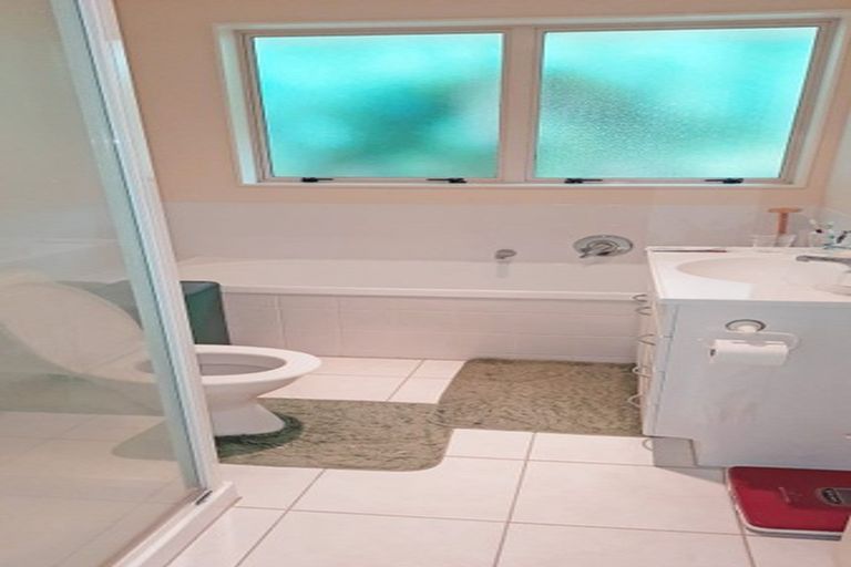 Photo of property in 9a Gendo Avenue, Henderson, Auckland, 0612