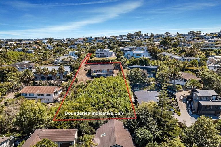 Photo of property in 28 Parr Terrace, Castor Bay, Auckland, 0620