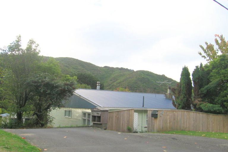 Photo of property in 77 Hine Road, Wainuiomata, Lower Hutt, 5014