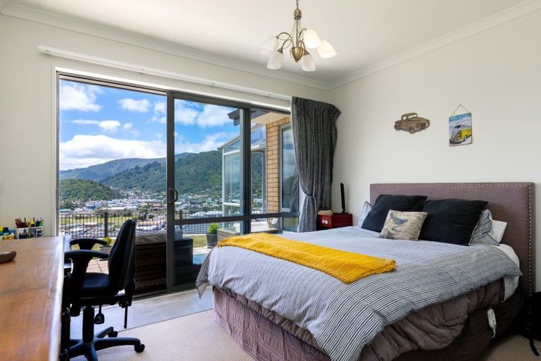 Photo of property in 10 Harbour View Heights, Picton, 7220