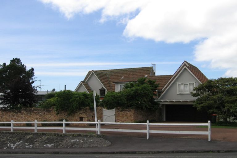 Photo of property in 15 Lynch Street, Point Chevalier, Auckland, 1022