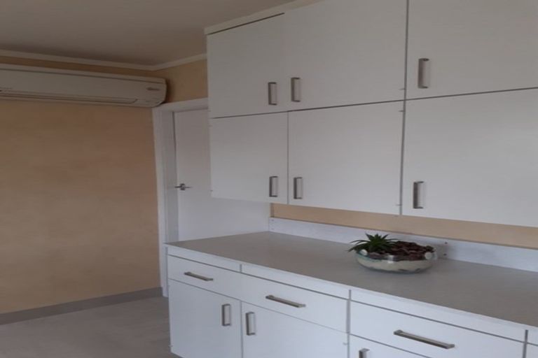 Photo of property in 30 Pinehurst Crescent, Russley, Christchurch, 8042