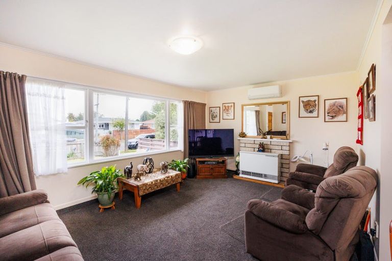 Photo of property in 11 Tararua Terrace, Cloverlea, Palmerston North, 4412