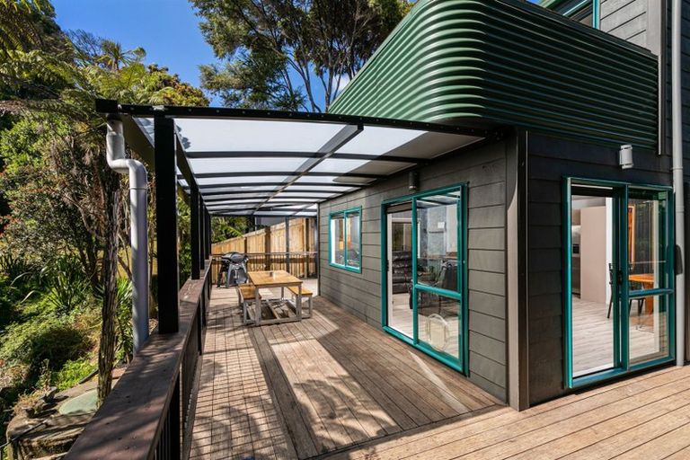 Photo of property in 112 Mountain Road, Henderson Valley, Auckland, 0612