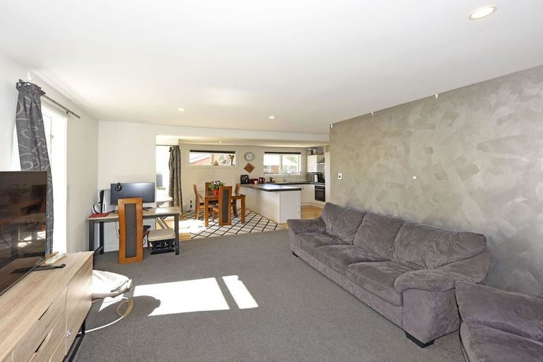 Photo of property in 2a Curzon Place, Parklands, Christchurch, 8083