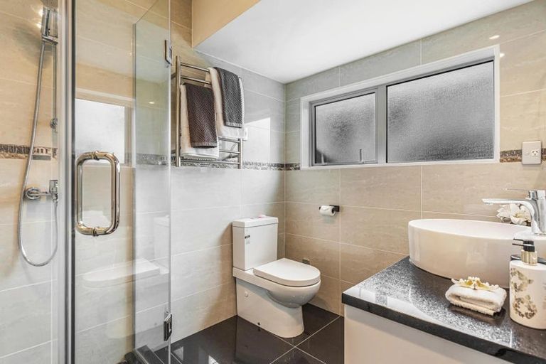 Photo of property in 676a East Coast Road, Pinehill, Auckland, 0630