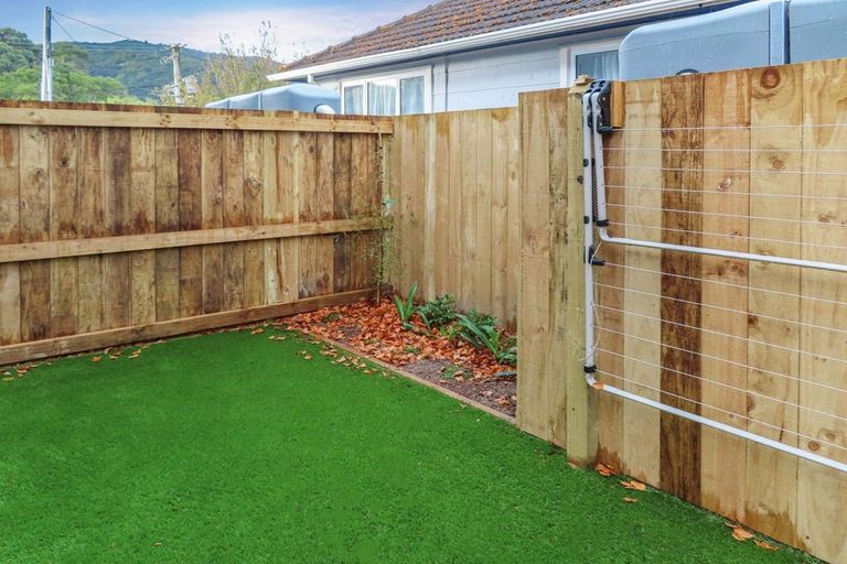 Photo of property in 1b Whiteman Grove, Taita, Lower Hutt, 5011