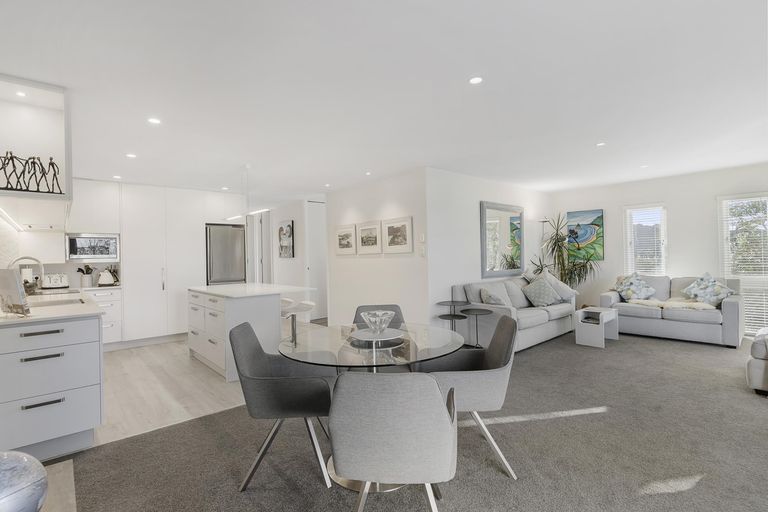 Photo of property in 32/34 Waiwera Place, Waiwera, Orewa, 0994