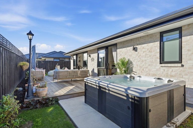 Photo of property in 16 Cam Mill Place, Rangiora, 7400
