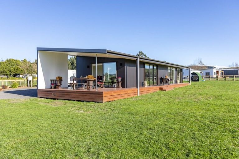 Photo of property in 20 White Road, Otane, 4202