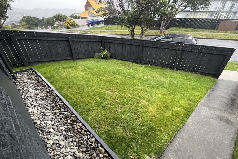 Photo of property in 24 Kaikoura Street, Maupuia, Wellington, 6022