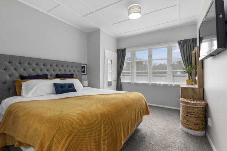 Photo of property in 114 Cambridge Terrace, Fairfield, Lower Hutt, 5011