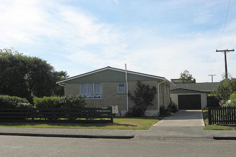 Photo of property in 5 Hillary Street, Waimate, 7924